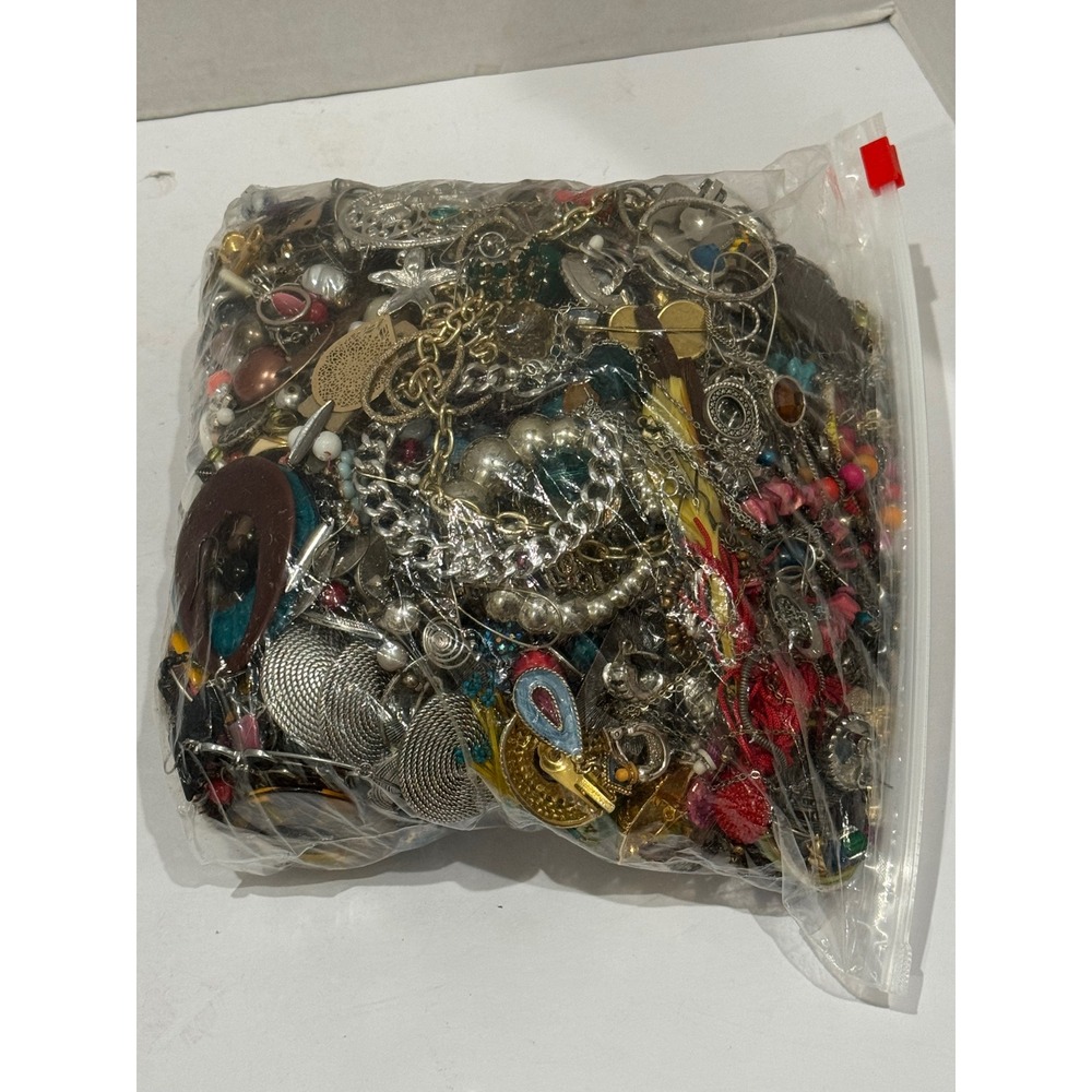 6.4 lbs Mixed Costume Jewelry Lot Bulk Crafting Beads Earrings Mystery Lot As Is - Picture 6 of 10